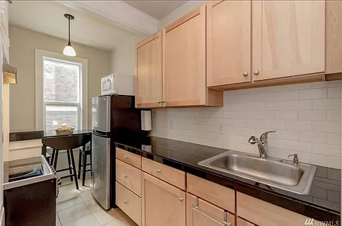 901 NE 43rd St #206 Photo 1