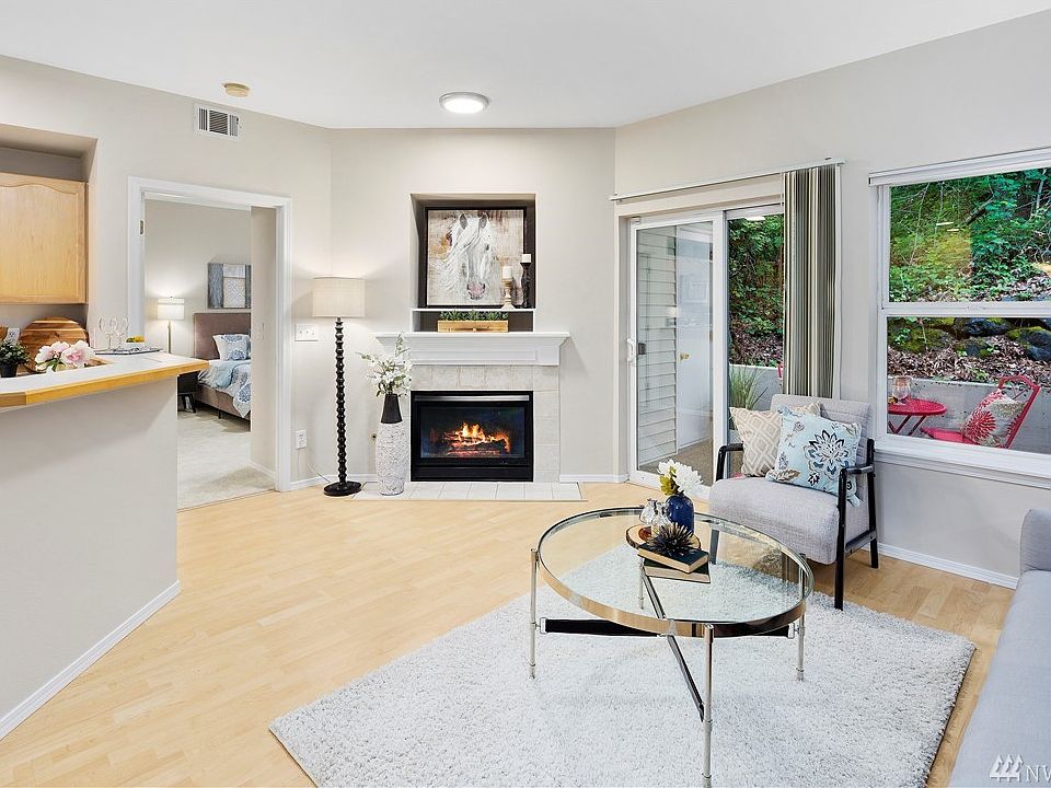 Find comfort and serenity in this lovely 2 bedroom 1 and 3/4 bath Bothell home.