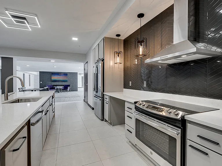 District Apartments — Photo 9