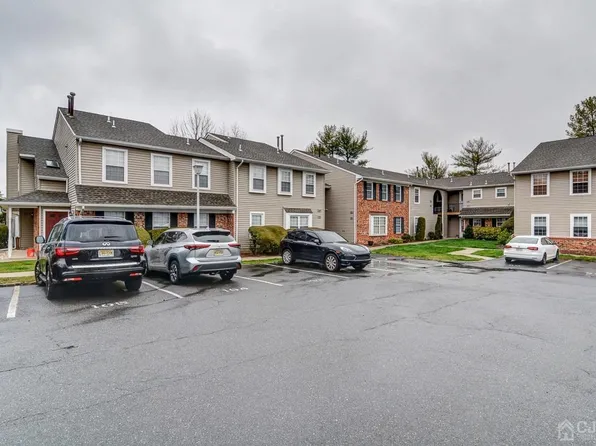 102 Neilly Ct, Old Bridge, NJ 08857