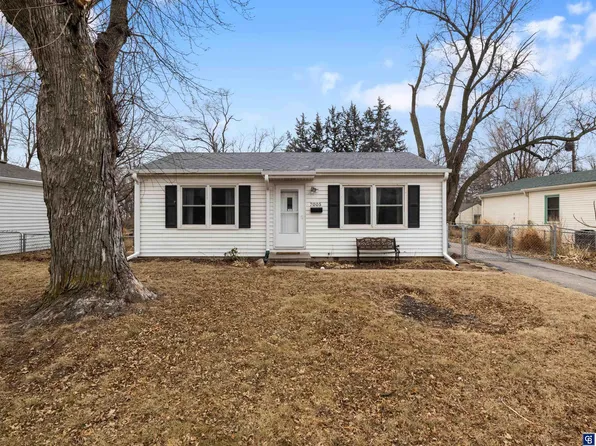 7005 Edna St, La Vista, NE 68128