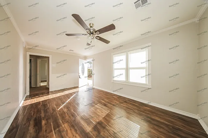 3 bed, 1.0 bath, 1148 sqft, $1,335 — Photo 4