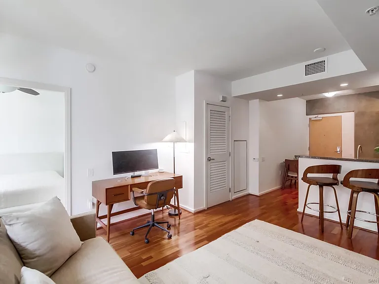 321 10th Ave #903 — Photo 17