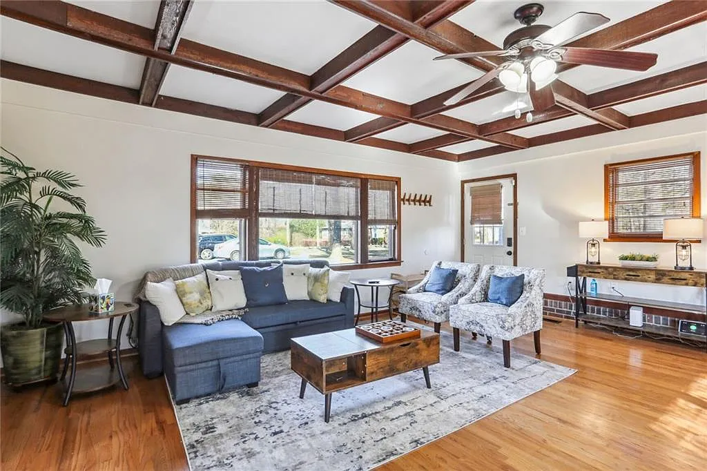 4 bed, 2.0 bath, 1857 sqft, $5,800 — Photo 2