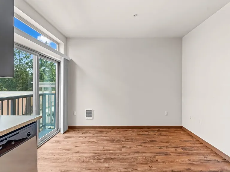 Latitude 47 — Photo 16
