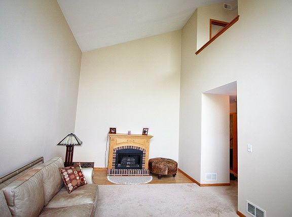 3rd image of 210 Thomas Dr