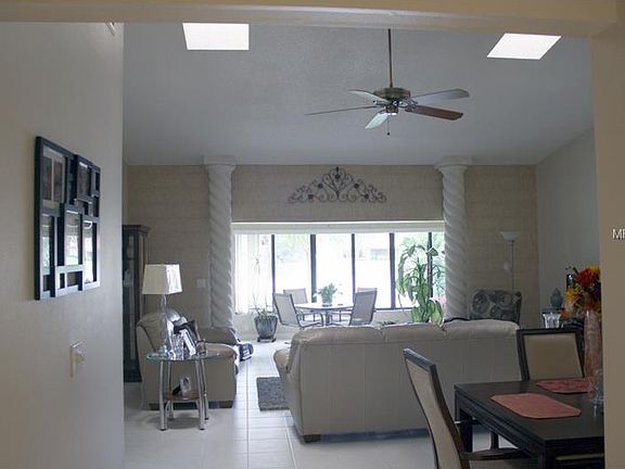 4th image of 3935 Wilshire Cir #185