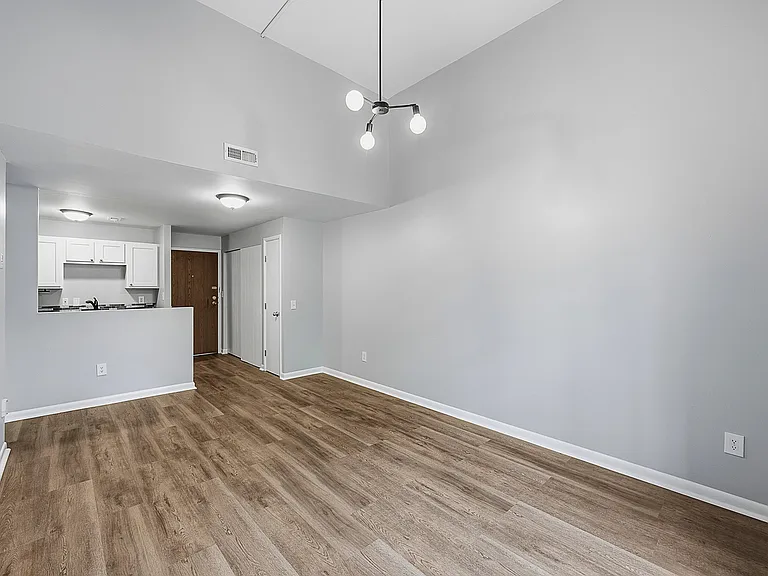 Parkway Apartments — Photo 16