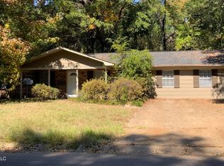 316 River Rd N, Jackson, MS 39211