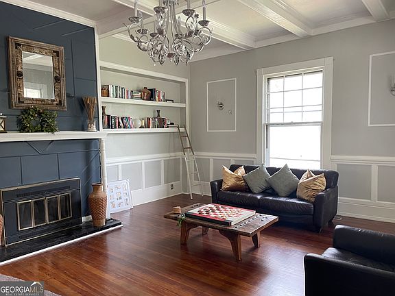 2nd image of 533 Harrold Ave