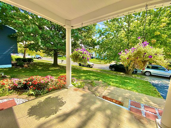 4th image of 3834 Farm Brook Ln