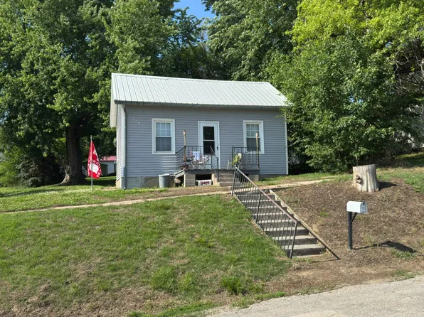 106 N 3rd St, Fairfax, MO 64446