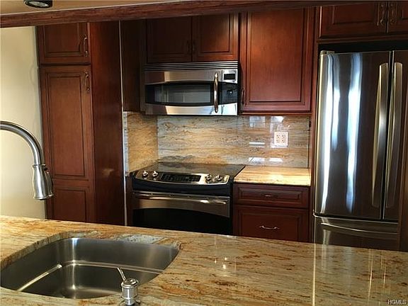 5th image of 25 Rockledge Ave