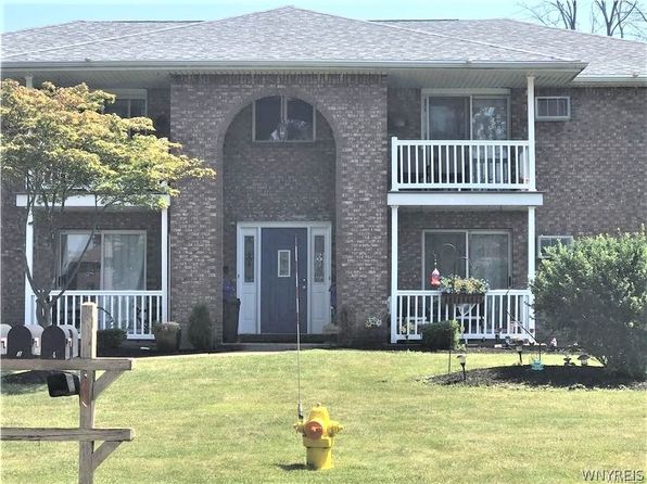 2185 Violet Cir, Niagara Falls, NY 14304