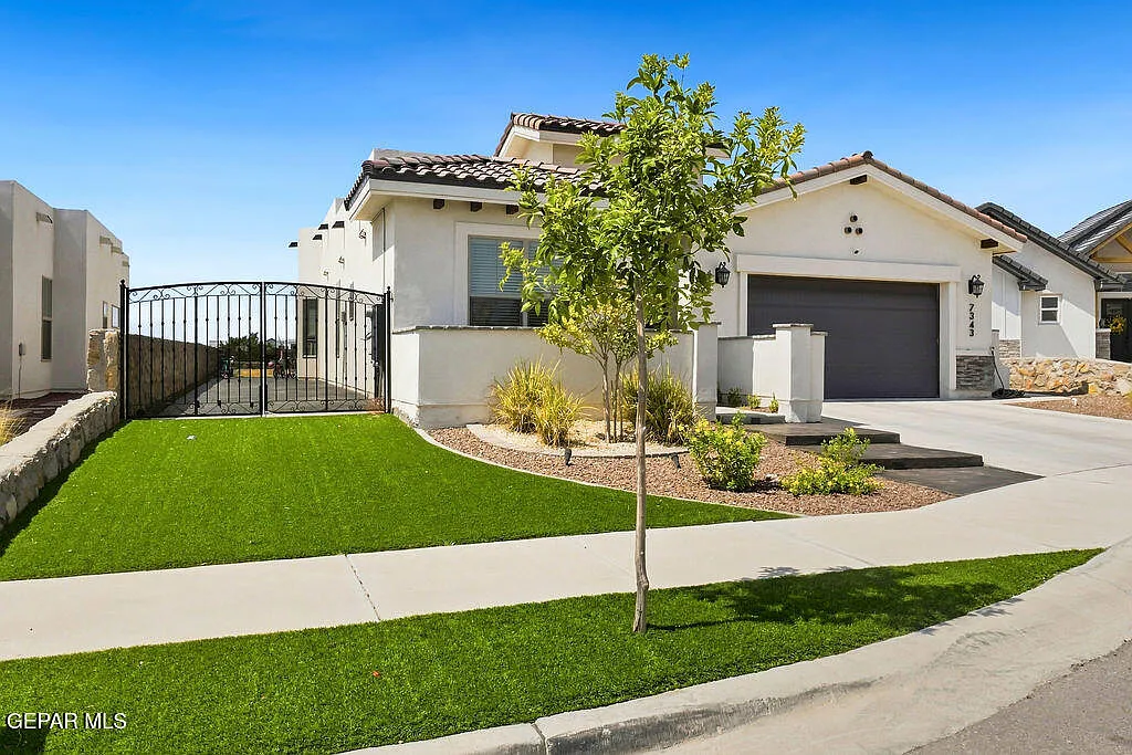 4 bed, 2.5 bath, 2132 sqft, $4,500 — Photo 3