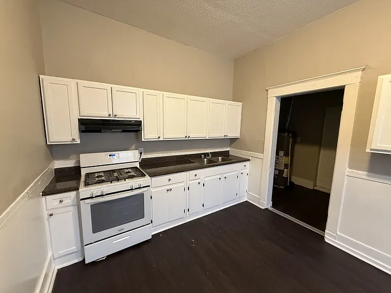 852 Ioka Ave — Photo 8