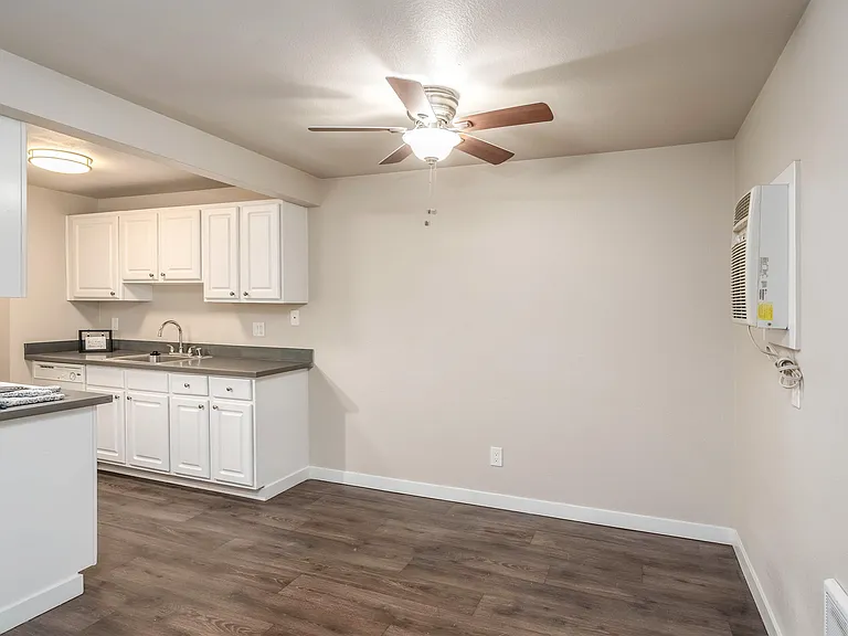 2 Bed 1 Bath - Dining Area