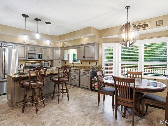 4th image of 2349 Greenfield Dr