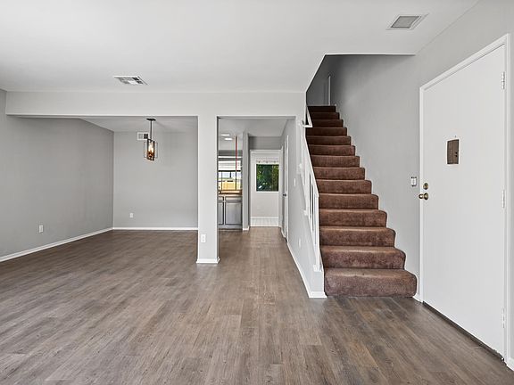 5th image of 4919 Laurel Canyon Blvd APT 1