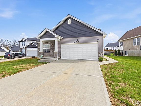 3rd image of 1519 Burrwyck Ln