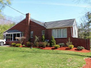 382 Rocky Hill Rd, North Smithfield, RI 02896