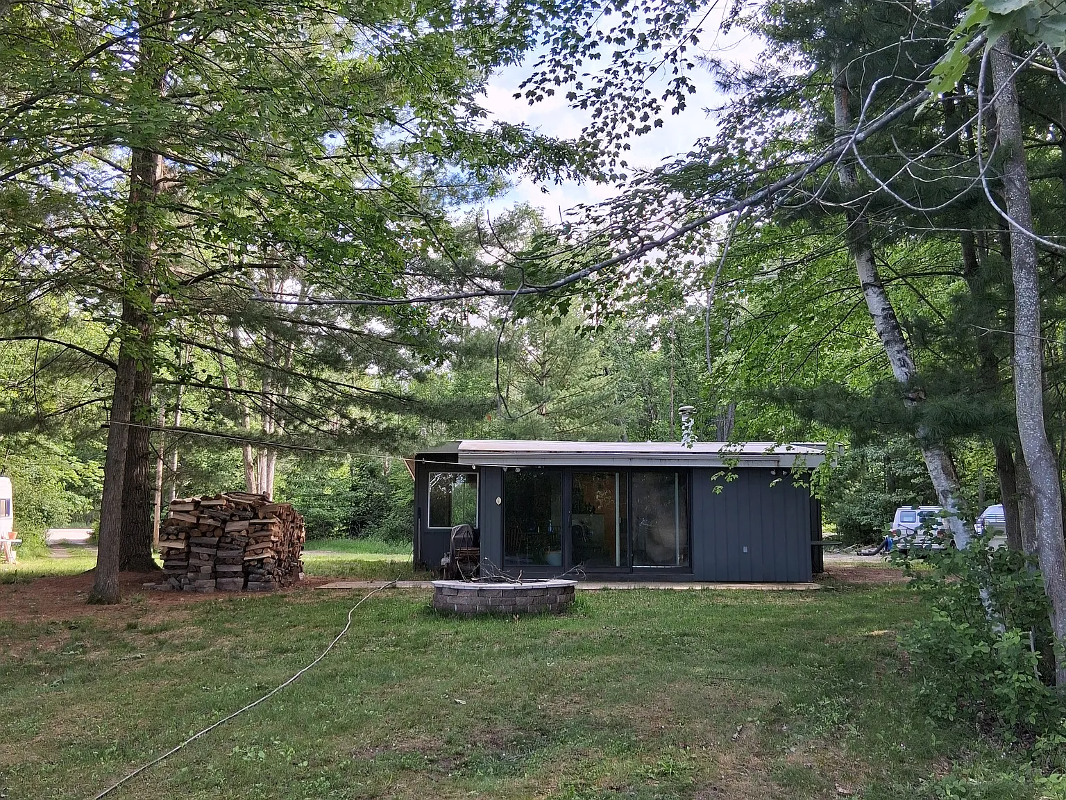 3 bed, 830 sqft, $2,250 — Photo 2
