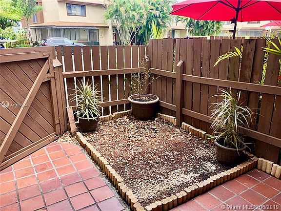 2nd image of 1163 Hampton Blvd #1163