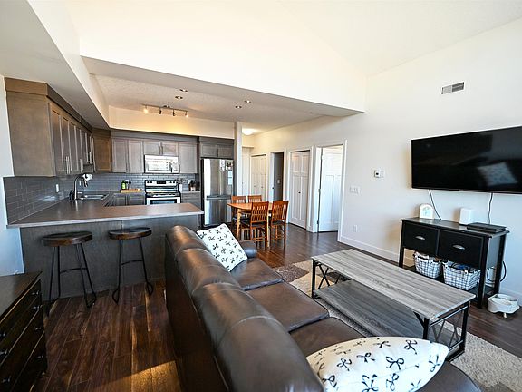 5th image of 279 Wye Rd #302