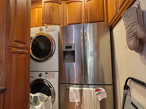 5th image of 399 Washington St APT 4