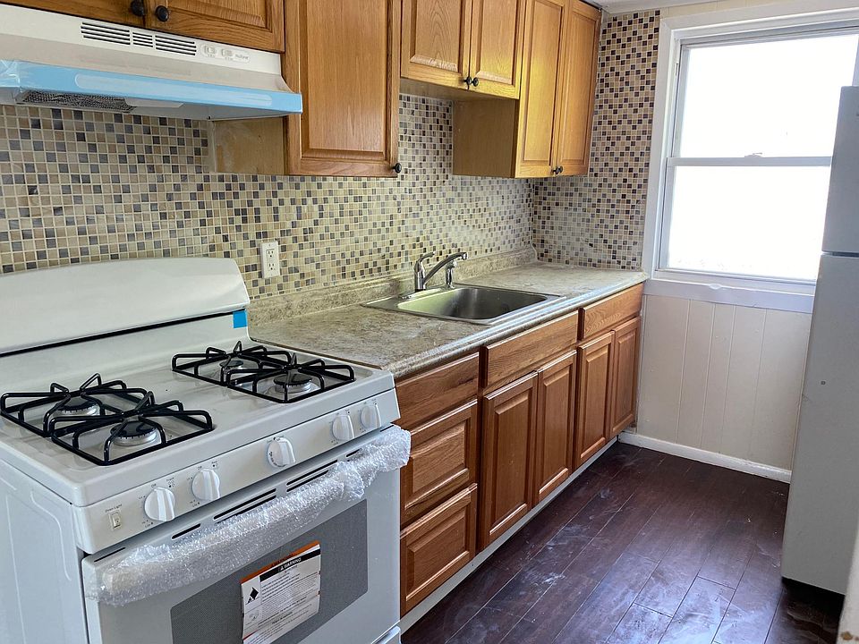1st image of 27 Evans Ave Floor 2