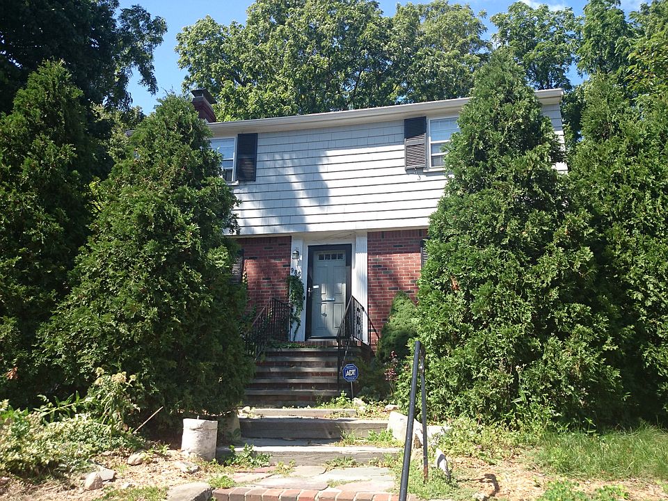 1st image of 985 Centre St