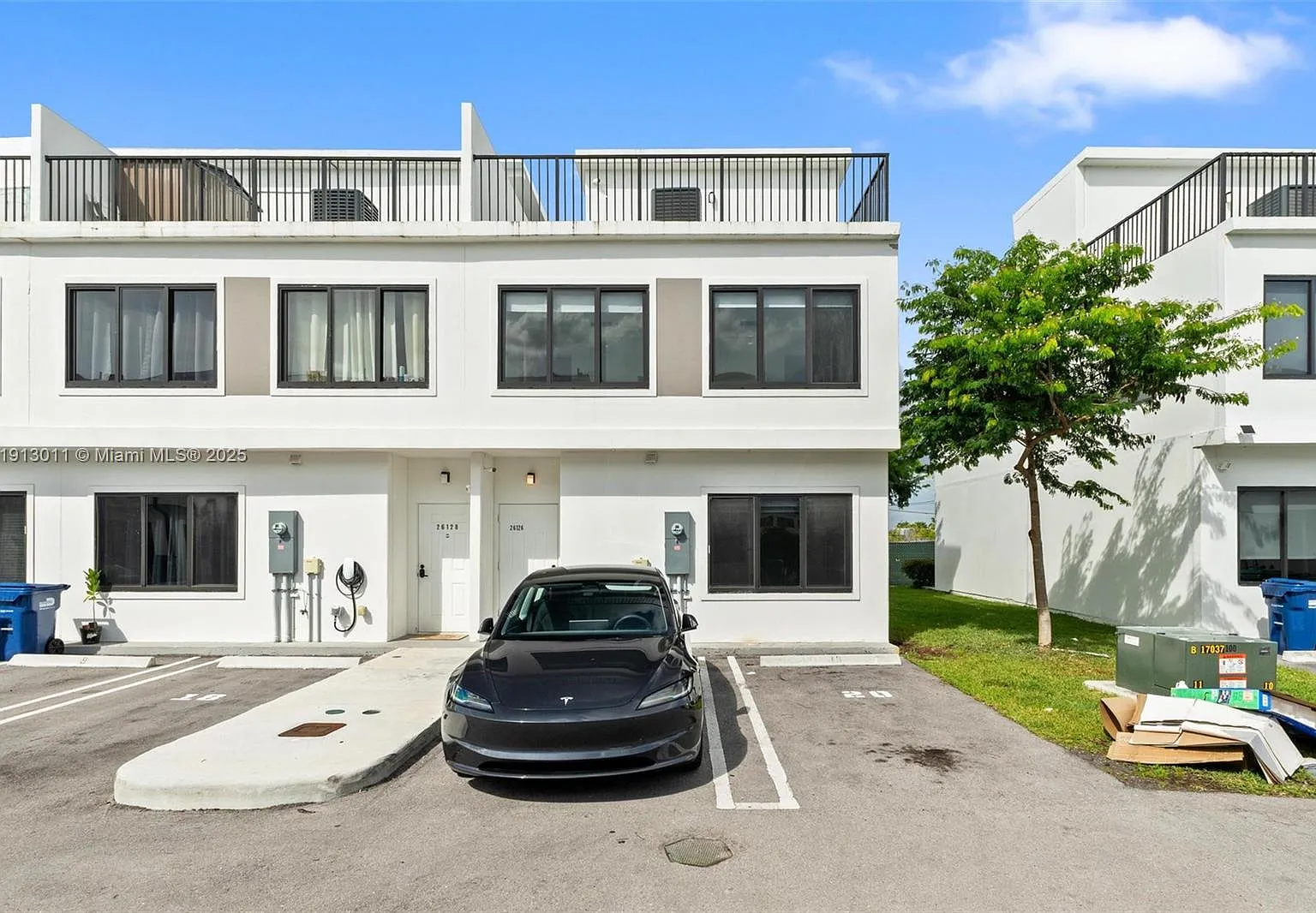 4 bed, 3.0 bath, $3,000 — Photo 1