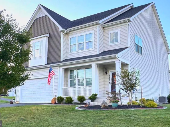 35820 Peninsula Ct, Round Hill, VA 20141
