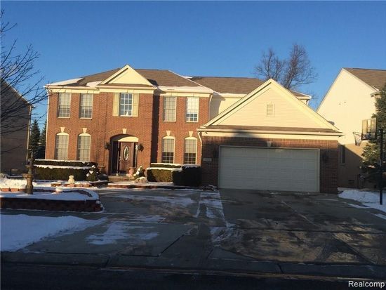 7565 Windgate Cir, West Bloomfield, MI 48323