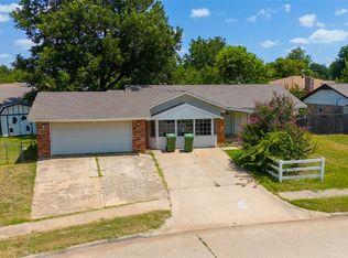 305 Tanglewood Dr, Yukon, OK 73099