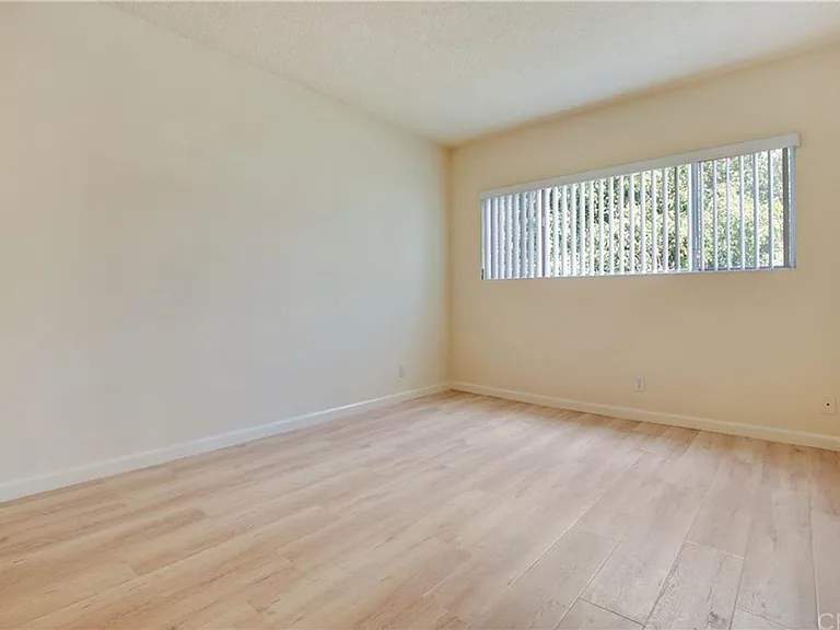 1040 Euclid St — Photo 6