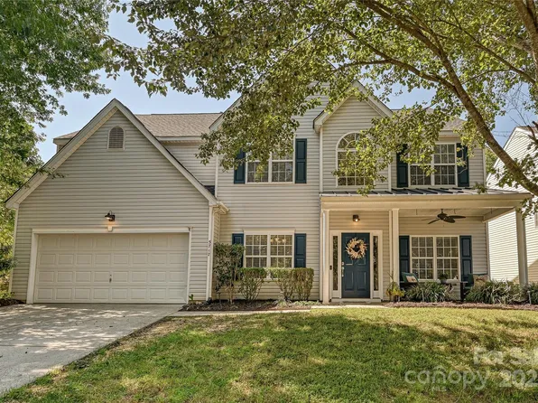5717 Parkstone Dr, Matthews, NC 28104