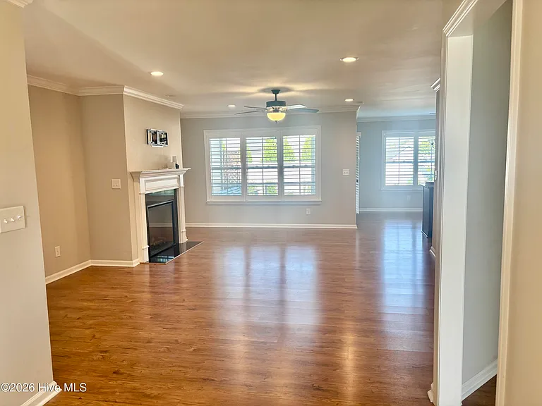 625 Jade Ln — Photo 3