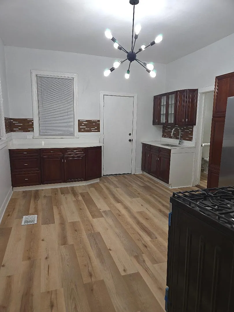 3 bed, 1000 sqft, $1,850 — Photo 3
