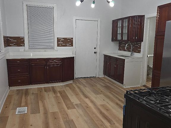 3rd image of 5938 S La Salle St APT 1