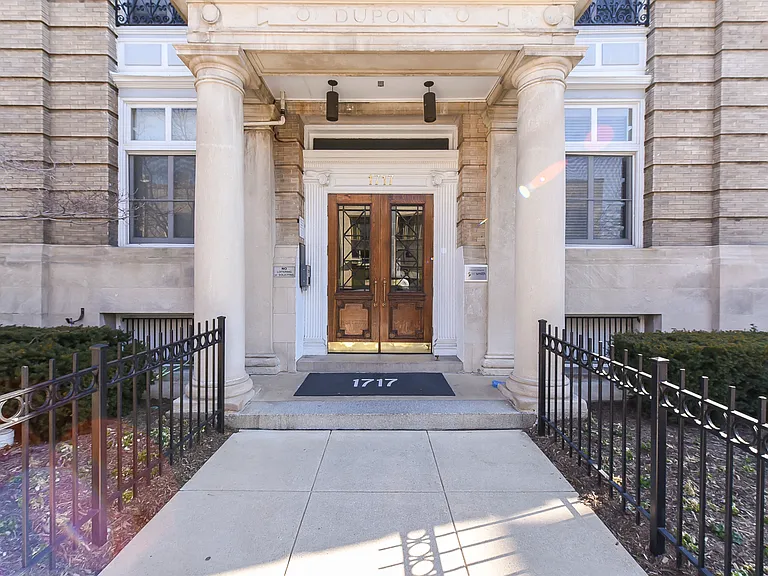 Dupont Apartments — Photo 25