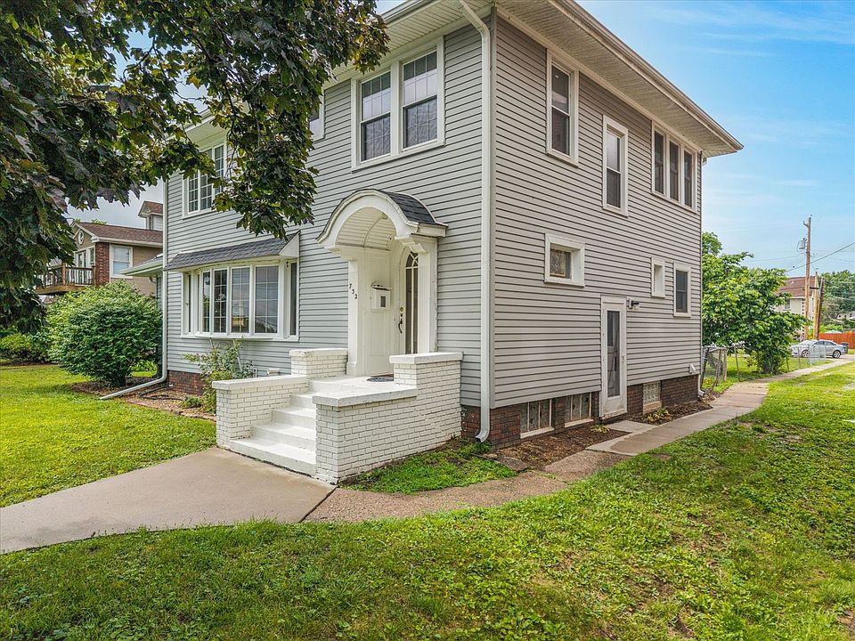 1st image of 732 River Dr