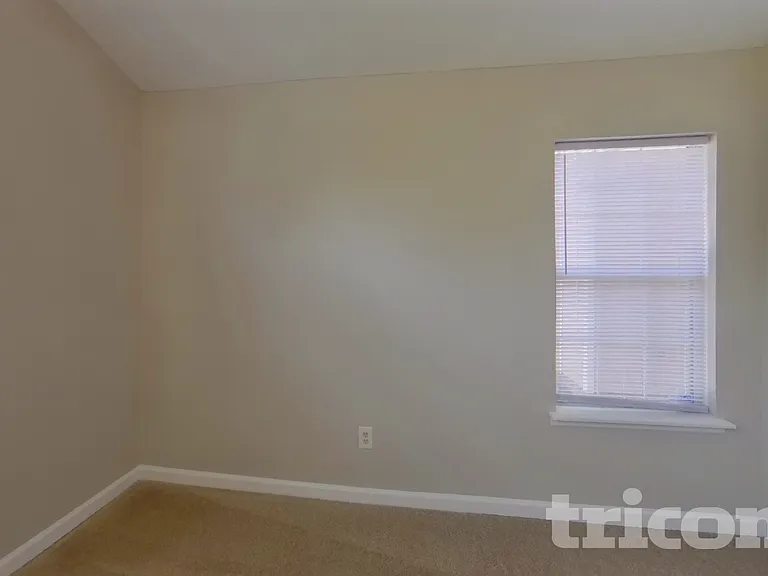 424 Forest Grove Cir — Photo 15