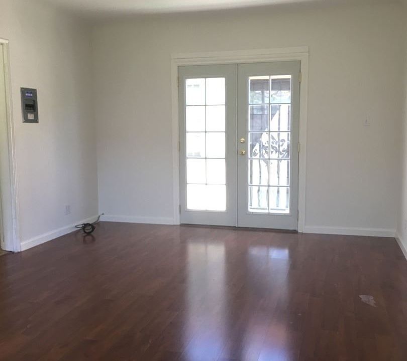 1st image of 1814 Oak St APT 2