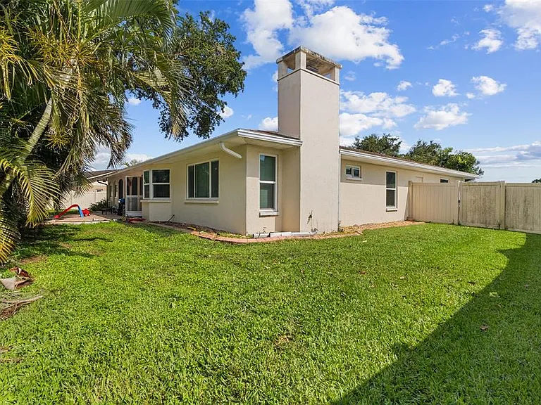 5776 Augusta Cir — Photo 31