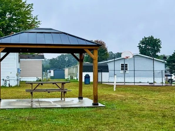 Hillcrest Acres, 3205 Douglas Ave, Kalamazoo, MI 49004