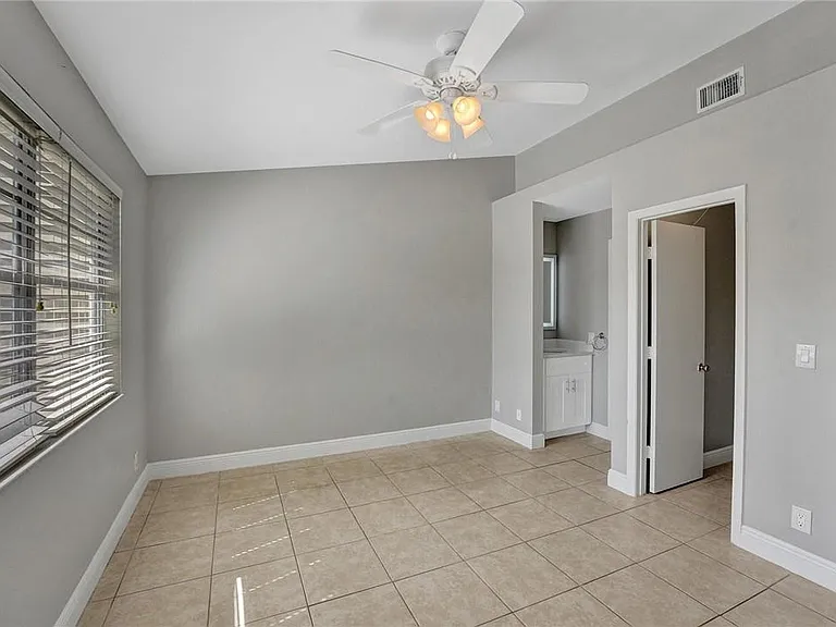55 SW 3rd St — Photo 30