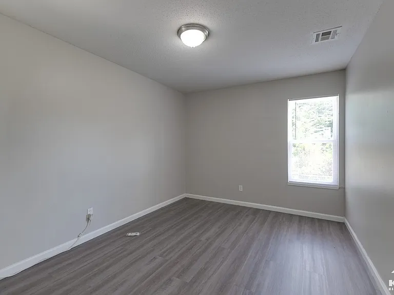 1322 N Kansas St — Photo 14