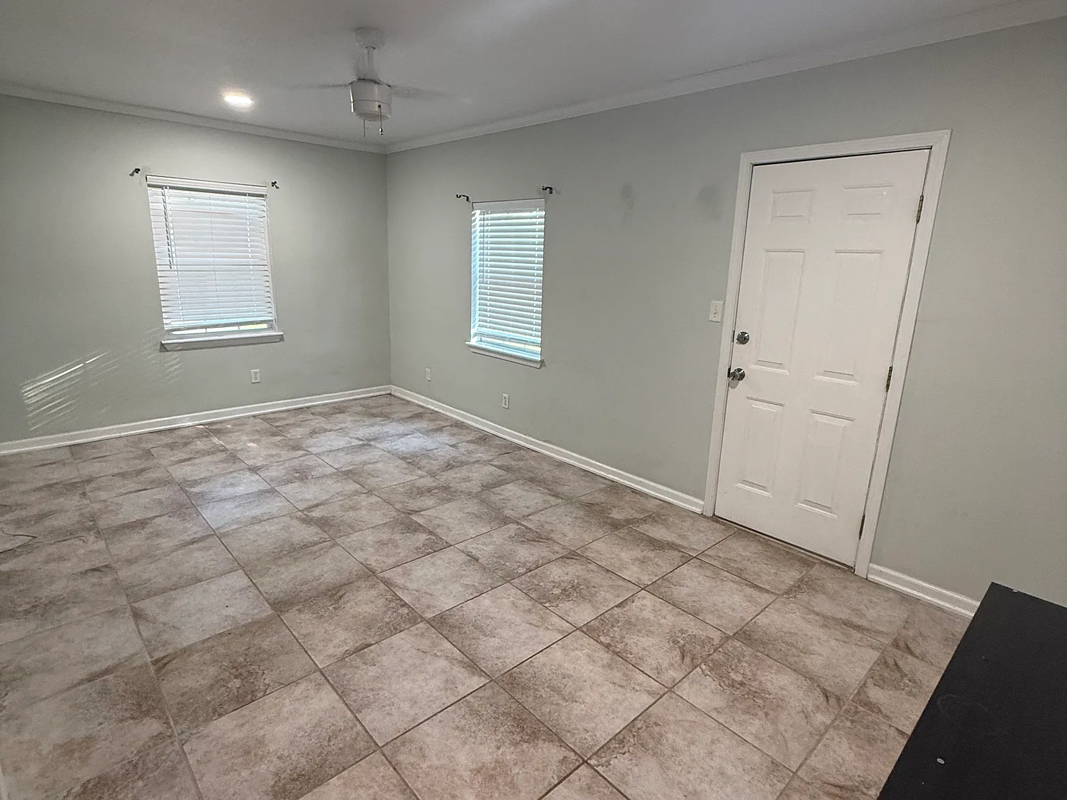 3 bed, 1375 sqft, $1,900 — Photo 3