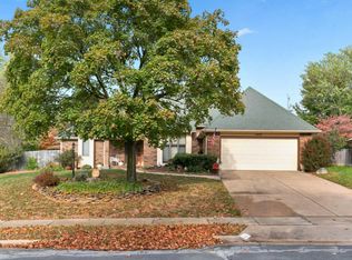 1447 E Burntwood St, Springfield, MO 65803